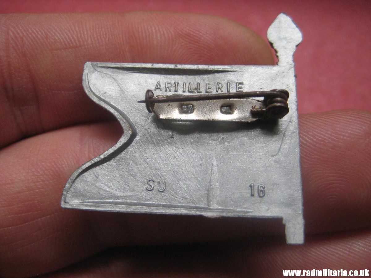 & WW2 German PLASTIC tinnie BADGE: WHW FLAG- Artillerie SU16 in very good condition. - Image 7