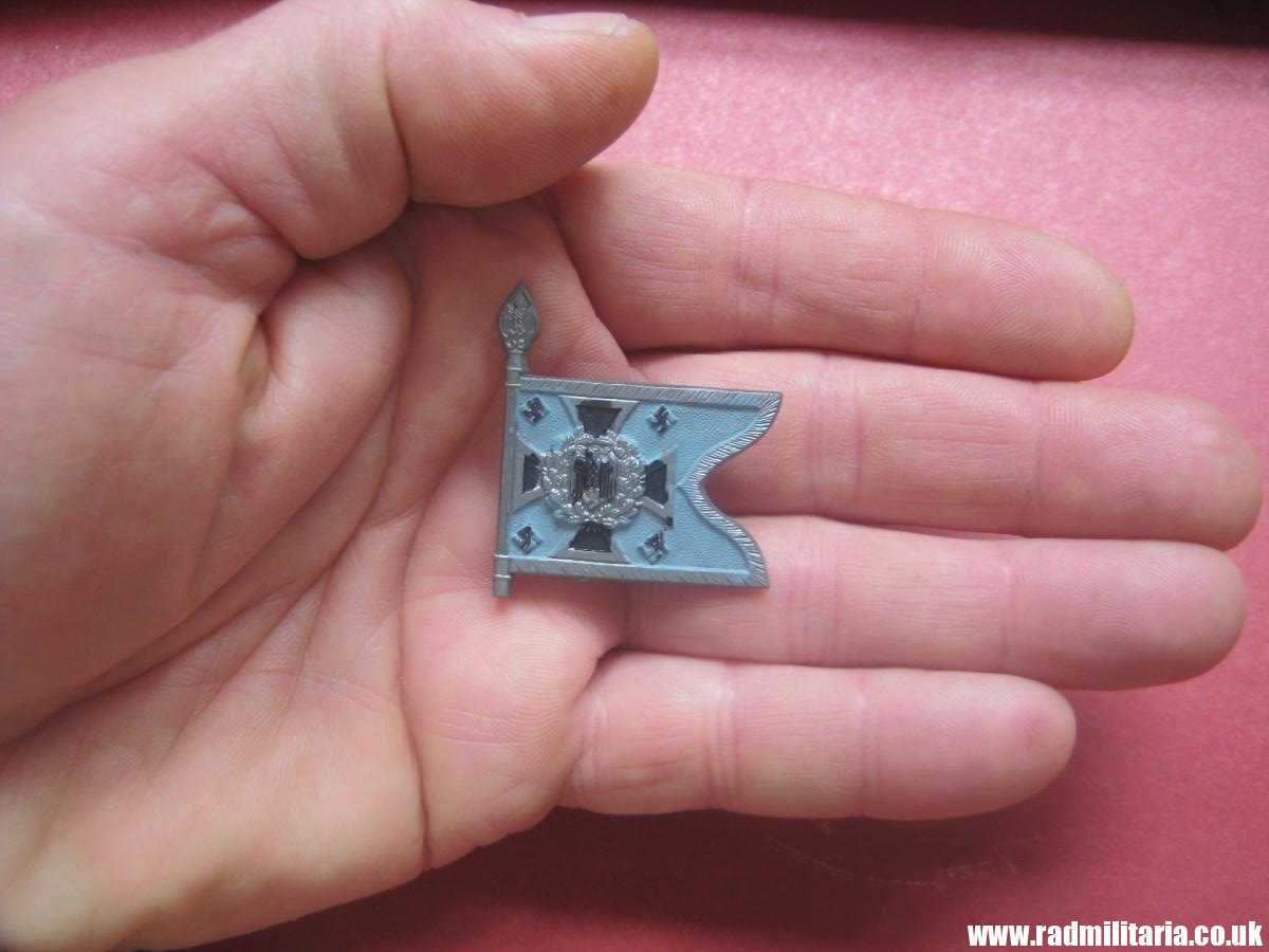& WW2 German PLASTIC tinnie BADGE: WHW Regiment FLAG - FAHR-UND KRAFTFAHREINHEITEN 2We. - Image 7