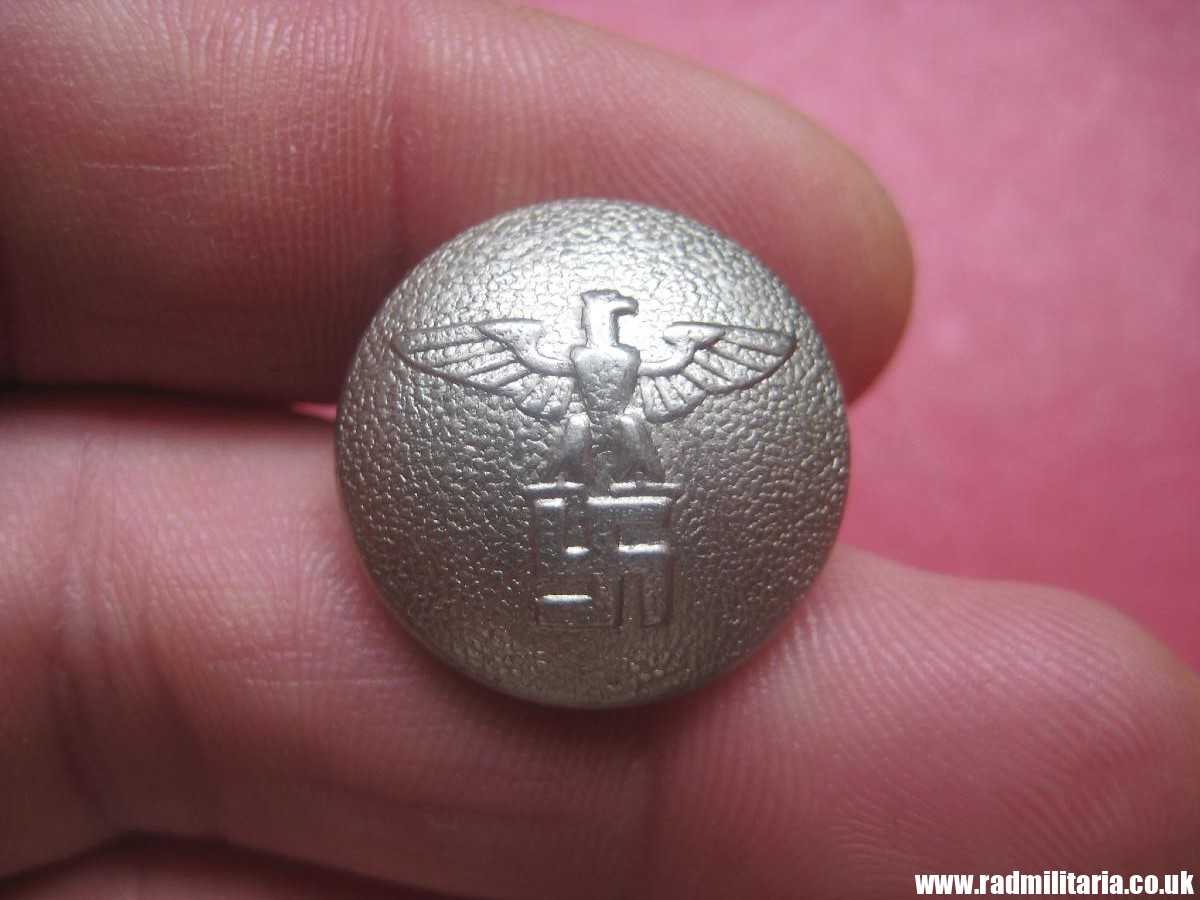 & WW2 German white metal NSDAP BUTTON, marked: ASSMANN & SOHNE - very good condition.
