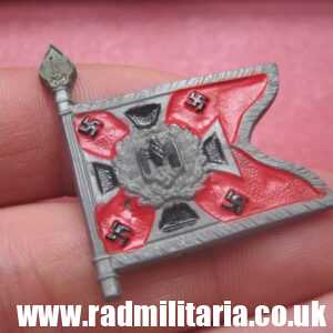 & WW2 German PLASTIC tinnie BADGE: WHW FLAG- Artillerie 2We in very good condition.