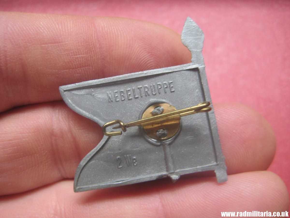 & WW2 German PLASTIC tinnie BADGE: WHW Regiment FLAG - NEGELTRUPPE 2We. - Image 3