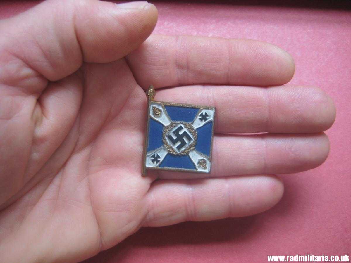 & WW2 German PLASTIC tinnie BADGE: WHW Regiment FLAG - KRIEGSMARINE MARINETEILE AM LAND SU12. - Image 7