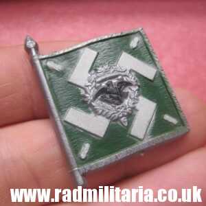 & WW2 German PLASTIC tinnie BADGE: WHW- Regiment General Goring 4 We. in very good condition.