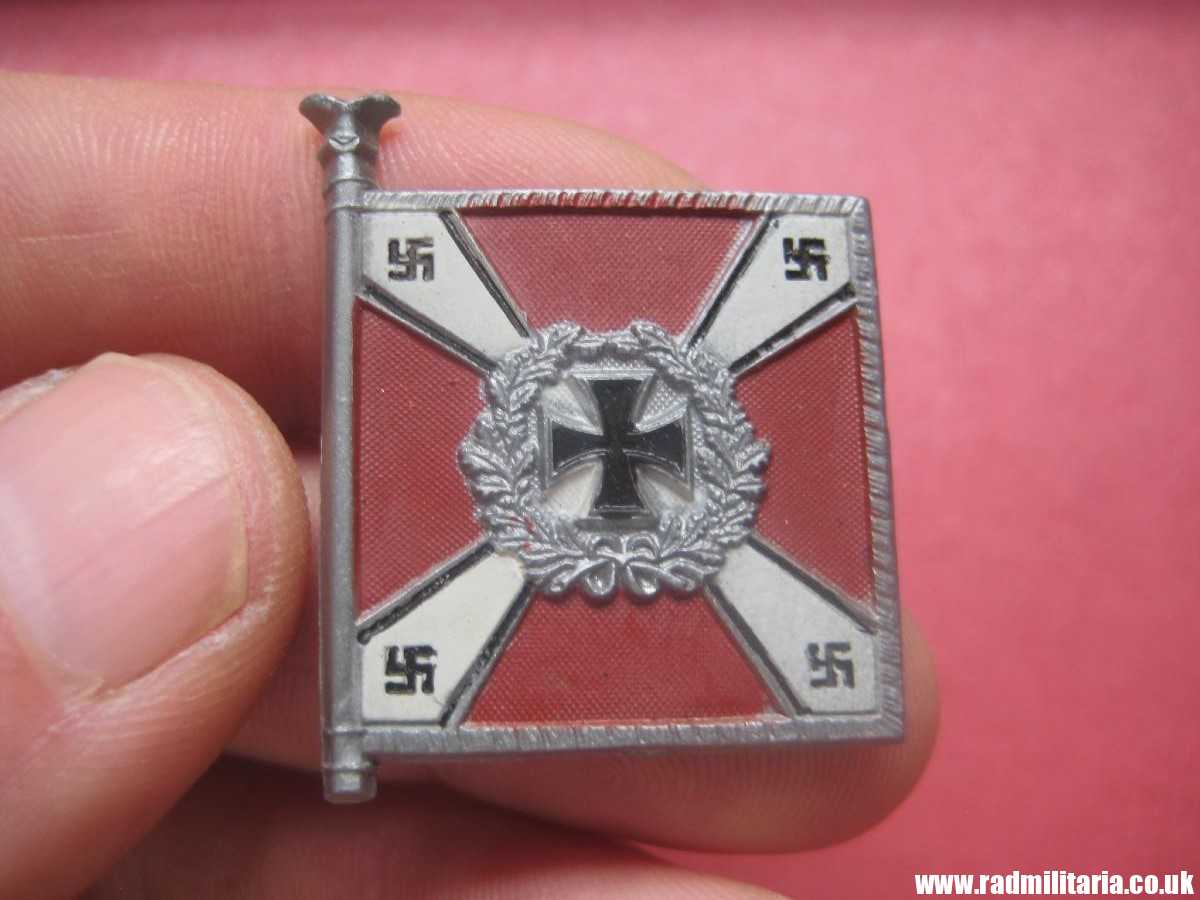 & WW2 German PLASTIC tinnie BADGE: WHW Regiment FLAG - FLAKARTILLERIE 4We.