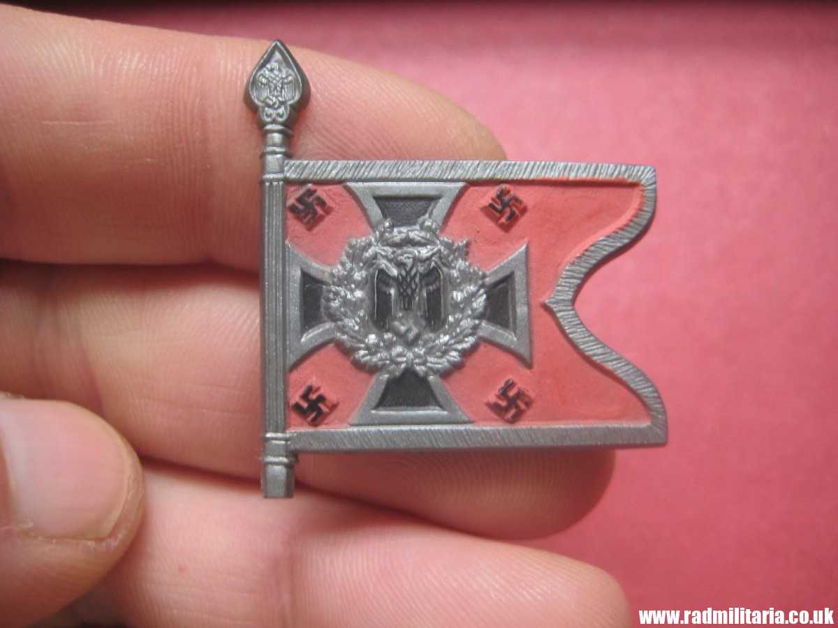 & WW2 German PLASTIC tinnie BADGE - WHW FLAG - KRAFTFAHRKAMPFTRUPPE SU16 in very good condition. - Image 2