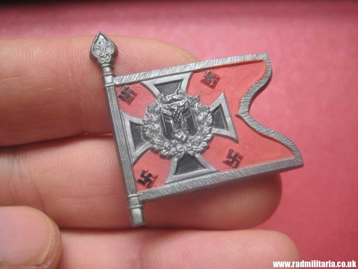 & WW2 German PLASTIC tinnie BADGE - WHW FLAG - KRAFTFAHRKAMPFTRUPPE SU16 in very good condition. - Image 4