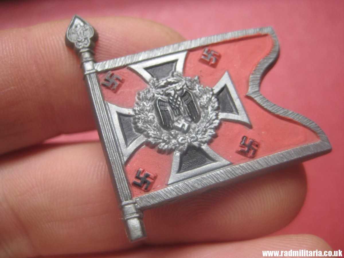 & WW2 German PLASTIC tinnie BADGE - WHW FLAG - KRAFTFAHRKAMPFTRUPPE SU16 in very good condition.
