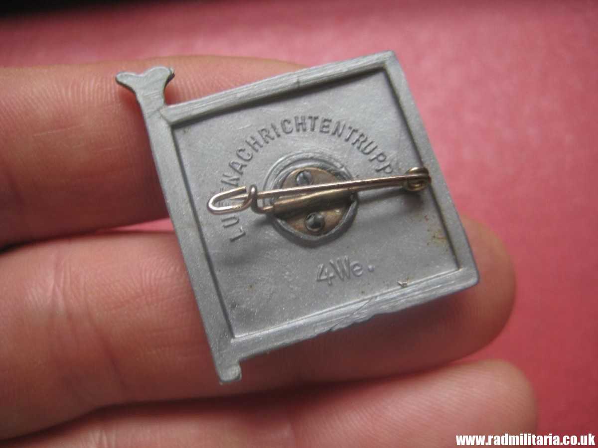 & WW2 German PLASTIC tinnie BADGE: WHW Regiment Luftwaffe FLAG - LUFTNACHRICHTENTRUPPE 4We. Standarten Der Luftwaffe. - Image 5