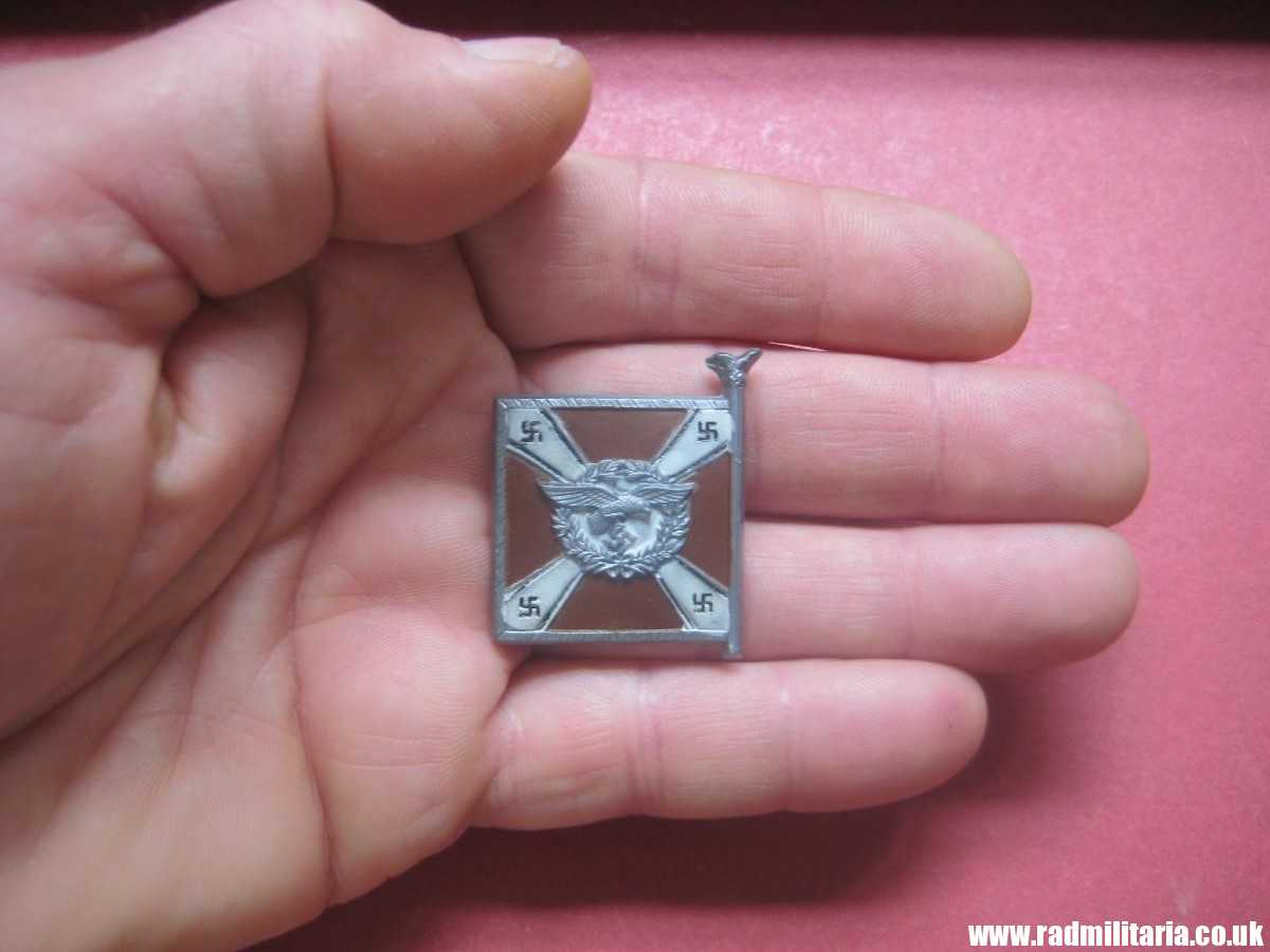 & WW2 German PLASTIC tinnie BADGE: WHW Regiment Luftwaffe FLAG - LUFTNACHRICHTENTRUPPE 4We. Standarten Der Luftwaffe. - Image 6