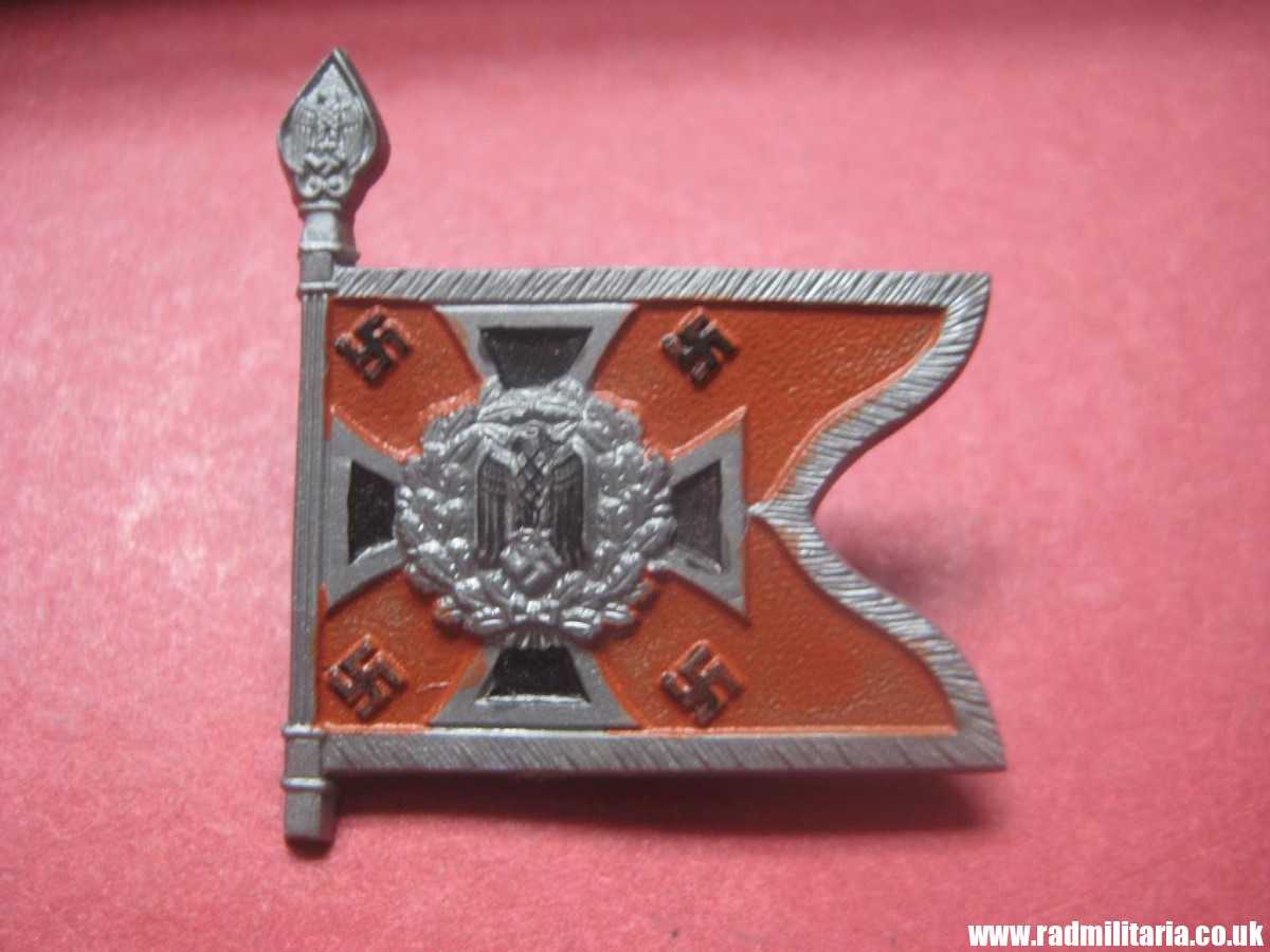 & WW2 German PLASTIC tinnie BADGE - WHW FLAG - AUFKLARUNGS-ABTEILUNGEN 2We in very good condition. - Image 2