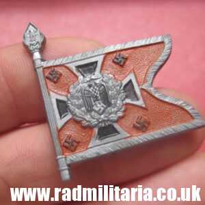 & WW2 German PLASTIC tinnie BADGE - WHW FLAG - AUFKLARUNGS-ABTEILUNGEN 2We in very good condition.