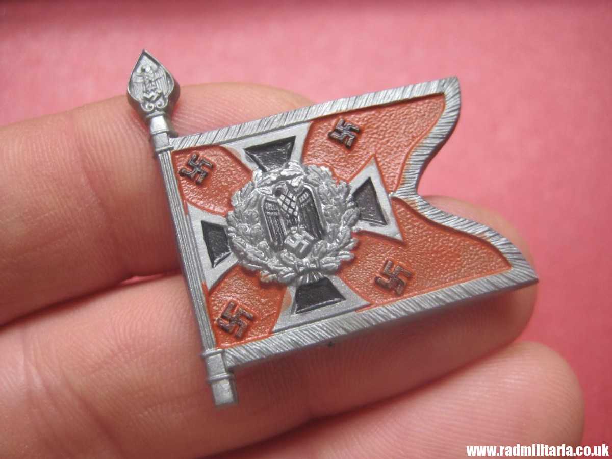 & WW2 German PLASTIC tinnie BADGE - WHW FLAG - AUFKLARUNGS-ABTEILUNGEN 2We in very good condition.