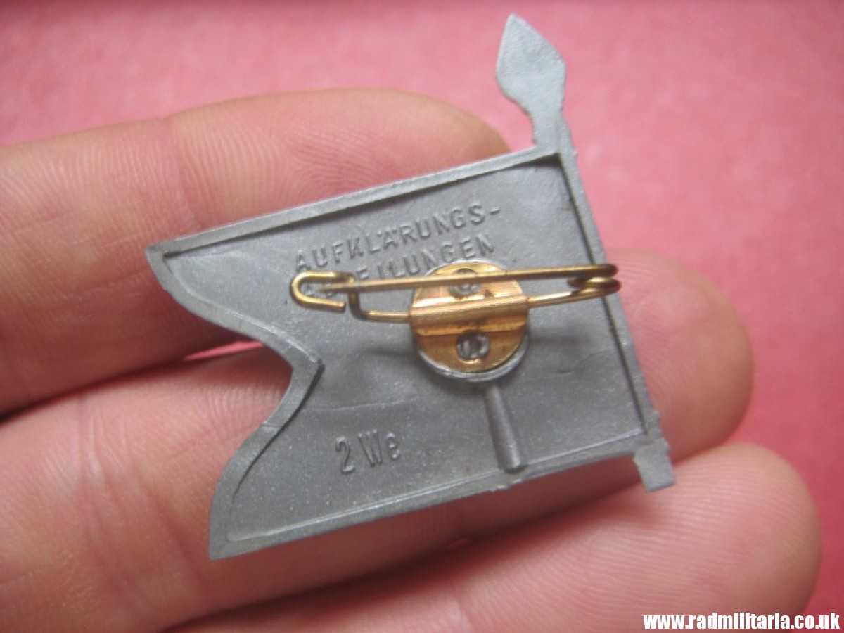 & WW2 German PLASTIC tinnie BADGE - WHW FLAG - AUFKLARUNGS-ABTEILUNGEN 2We in very good condition. - Image 7