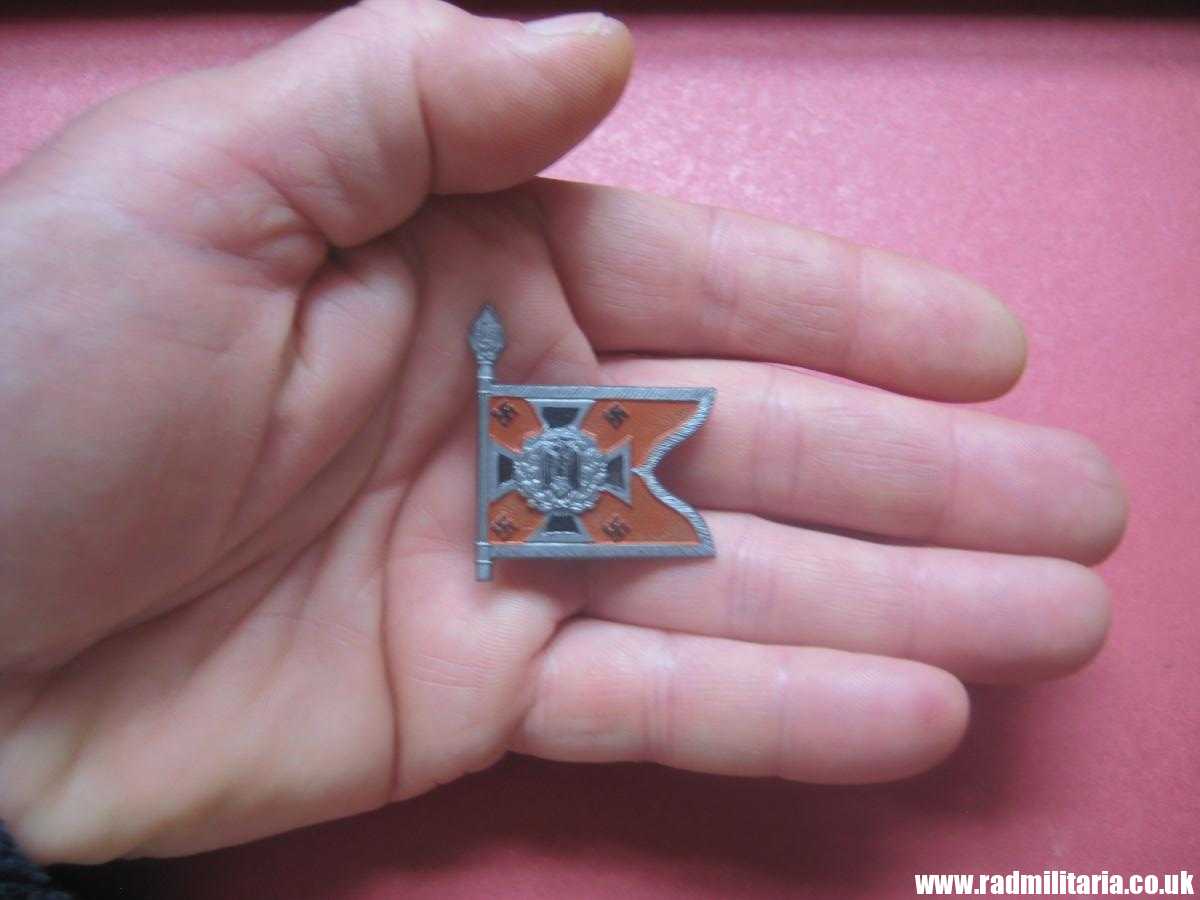 & WW2 German PLASTIC tinnie BADGE - WHW FLAG - AUFKLARUNGS-ABTEILUNGEN 2We in very good condition. - Image 8