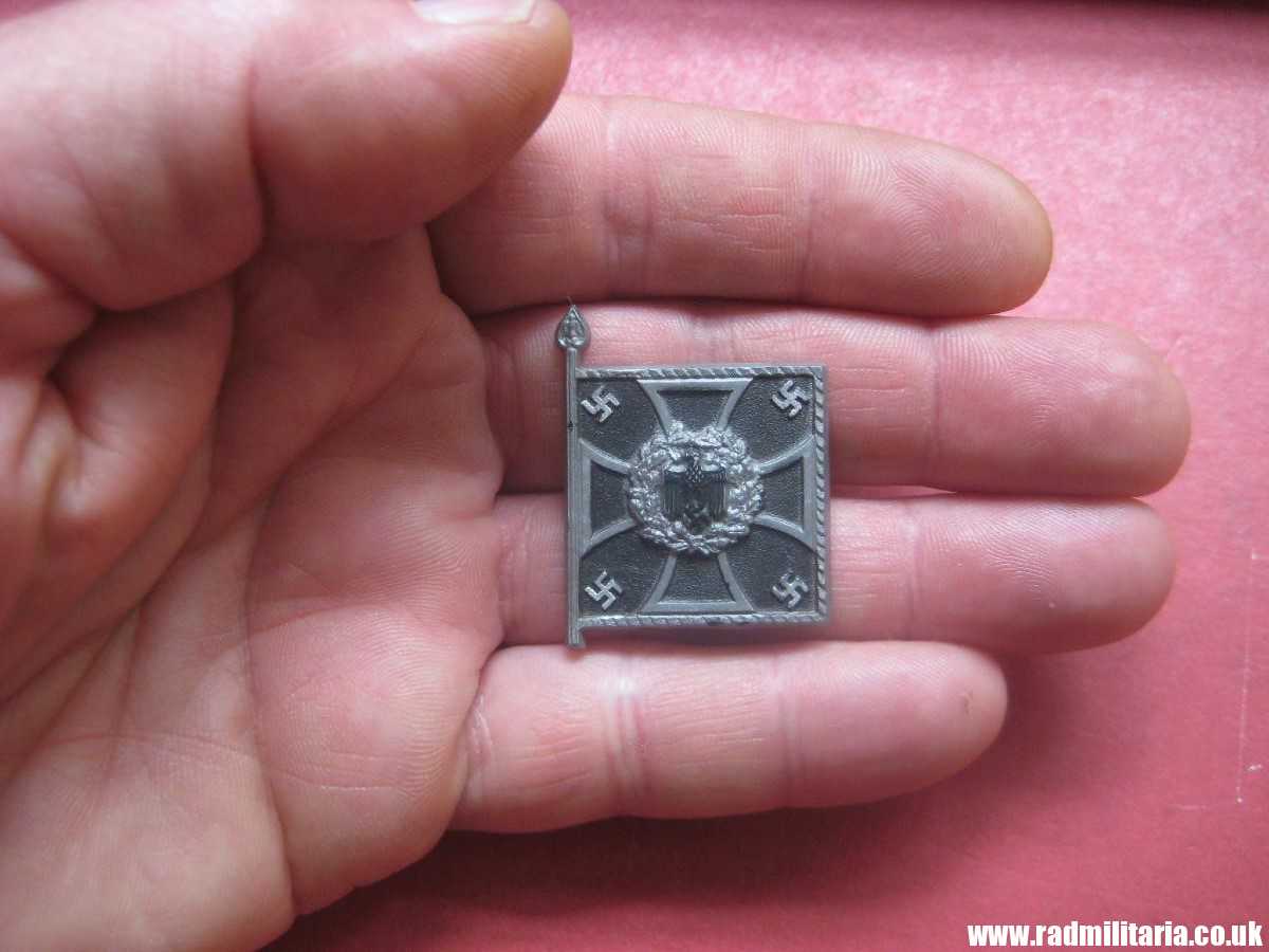 & WW2 German PLASTIC tinnie BADGE: WHW- PIONIERE 22Su. in very good condition. - Image 6