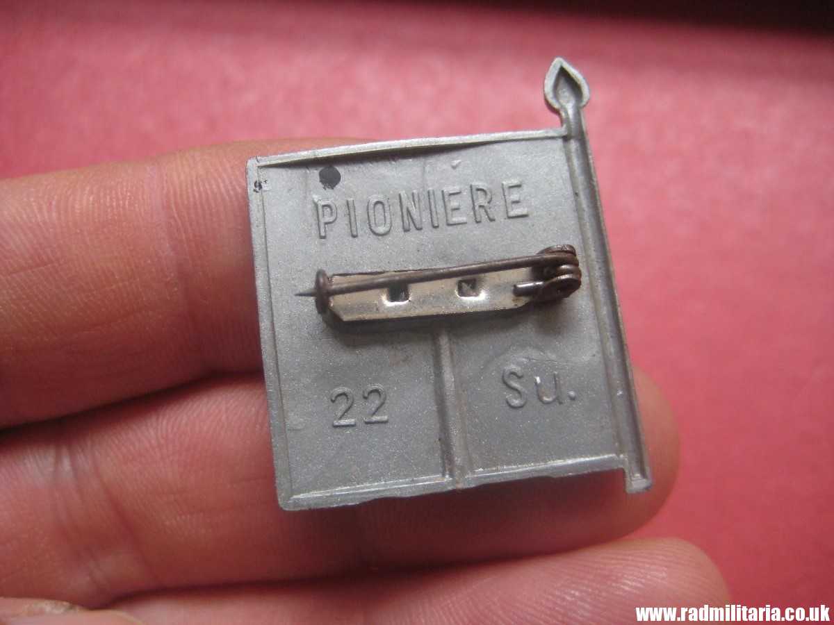 & WW2 German PLASTIC tinnie BADGE: WHW- PIONIERE 22Su. in very good condition. - Image 8