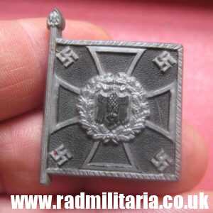 & WW2 German PLASTIC tinnie BADGE: WHW- PIONIERE 7Sa. in very good condition.