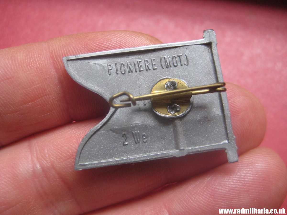 & WW2 German PLASTIC tinnie BADGE: WHW- PIONIERE (MOT.) 2We - Image 3