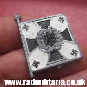 & WW2 German PLASTIC tinnie BADGE - WHW FLAG - INFANTERIE We.3 complete badge in very good condition.