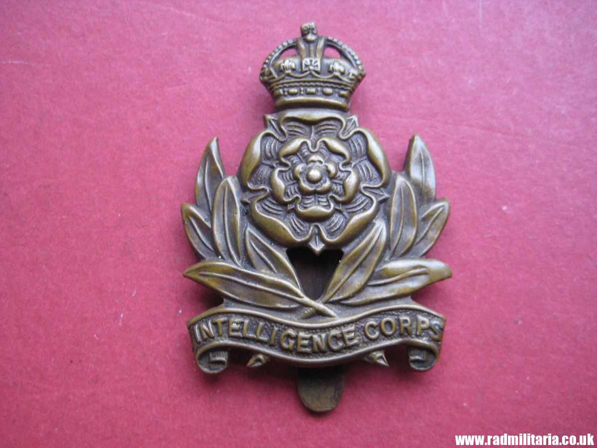& WW2 original British INTELLIGENCE Corps CAP BADGE in v. good used condition. - Image 2