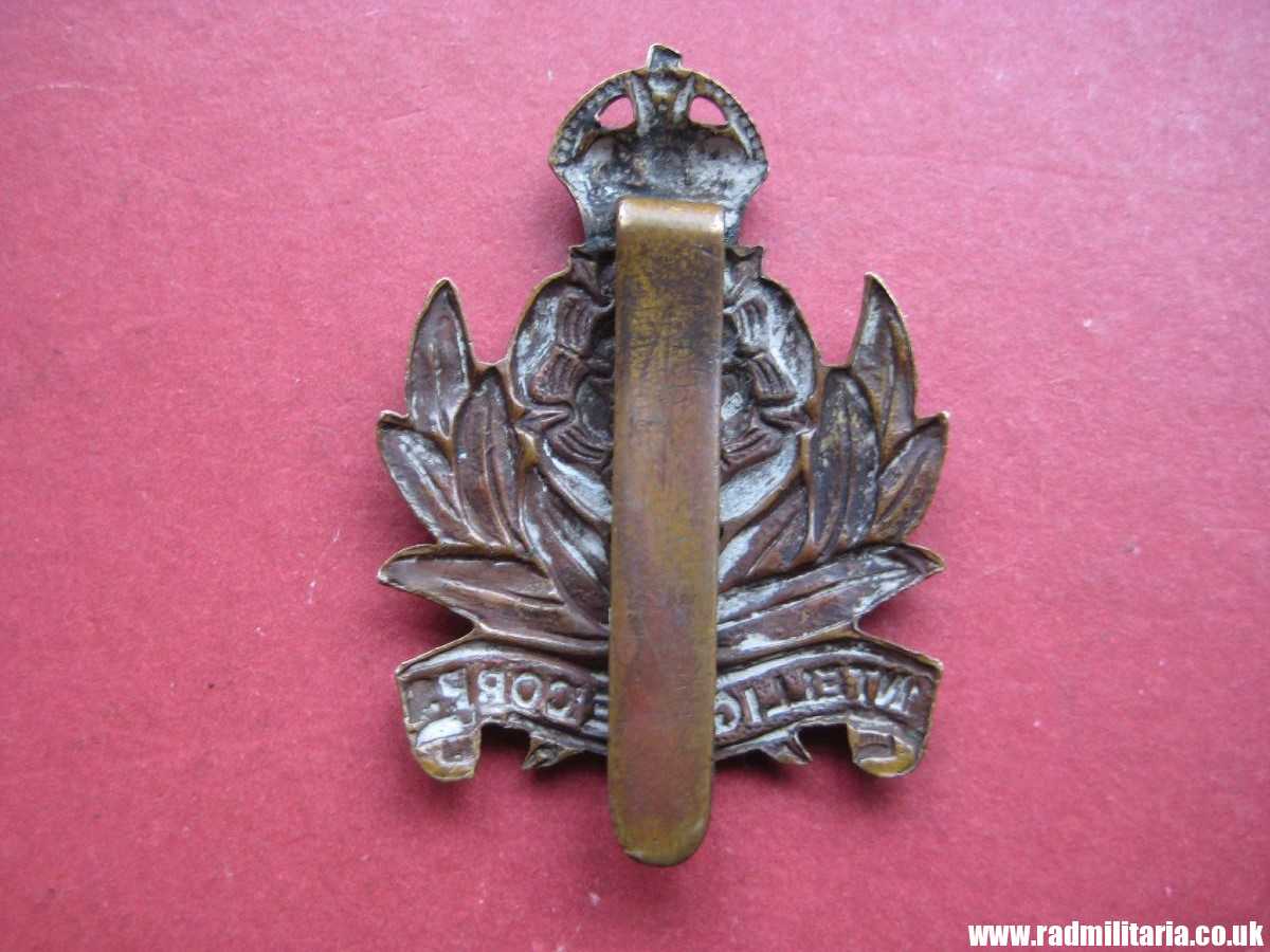 & WW2 original British INTELLIGENCE Corps CAP BADGE in v. good used condition. - Image 3