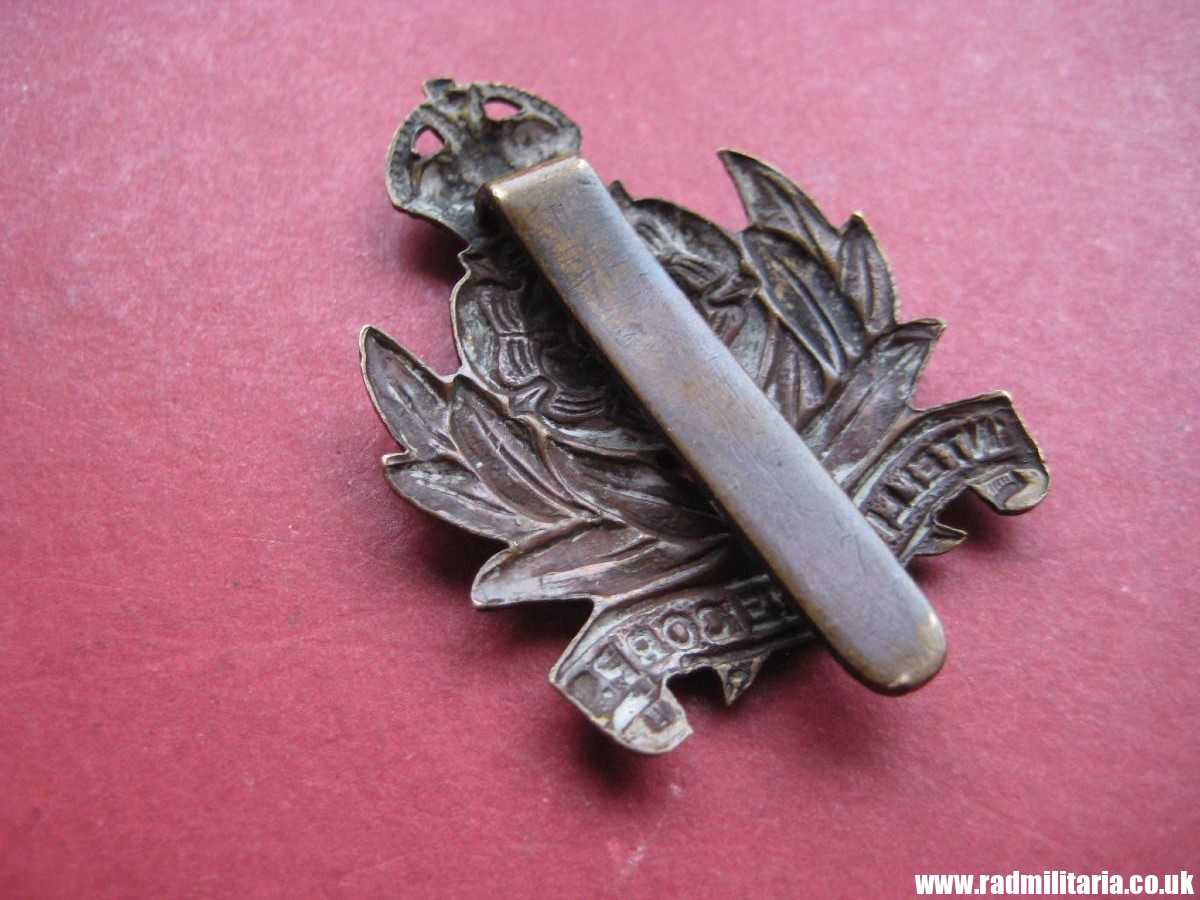& WW2 original British INTELLIGENCE Corps CAP BADGE in v. good used condition. - Image 6