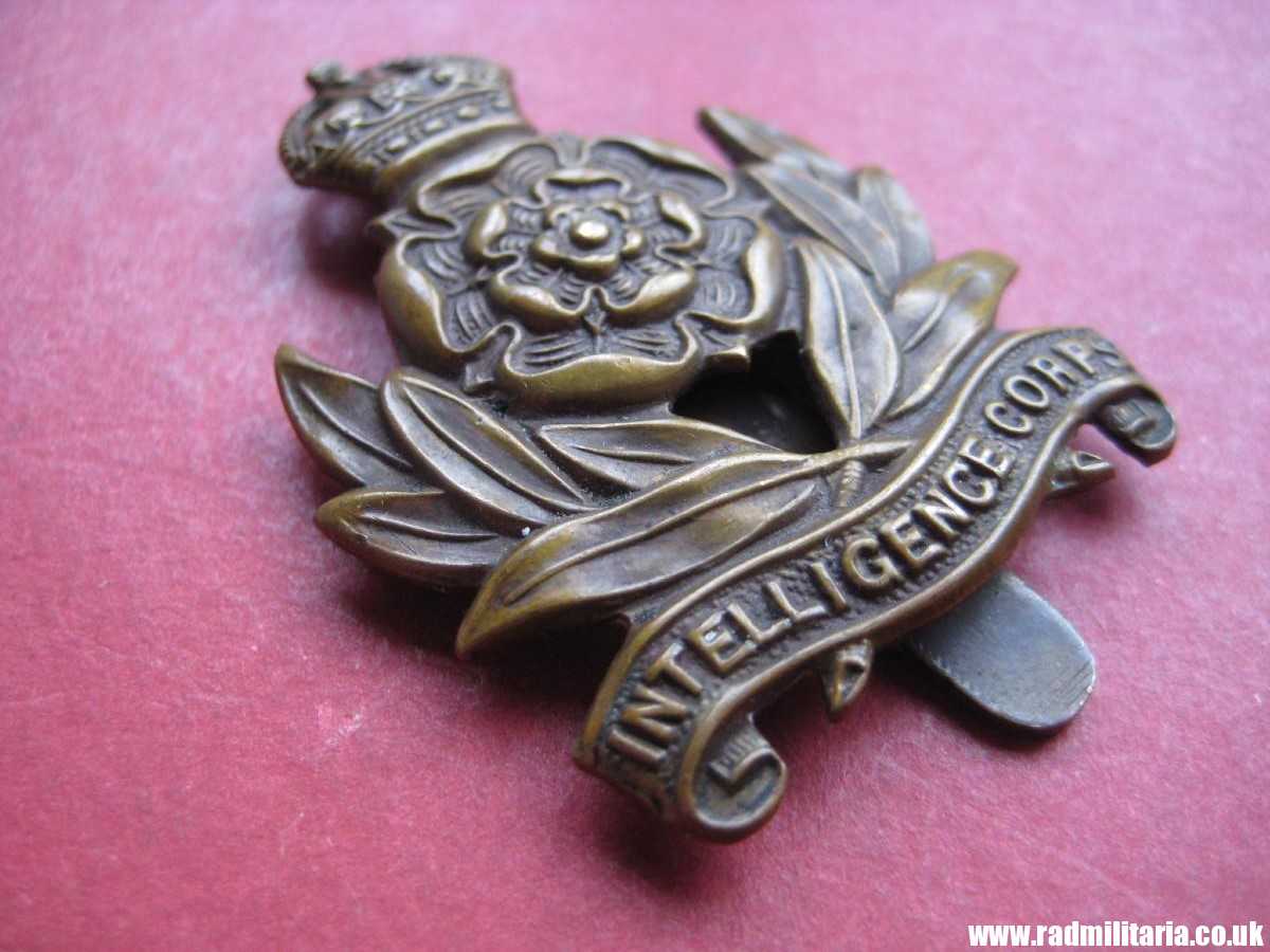 & WW2 original British INTELLIGENCE Corps CAP BADGE in v. good used condition.