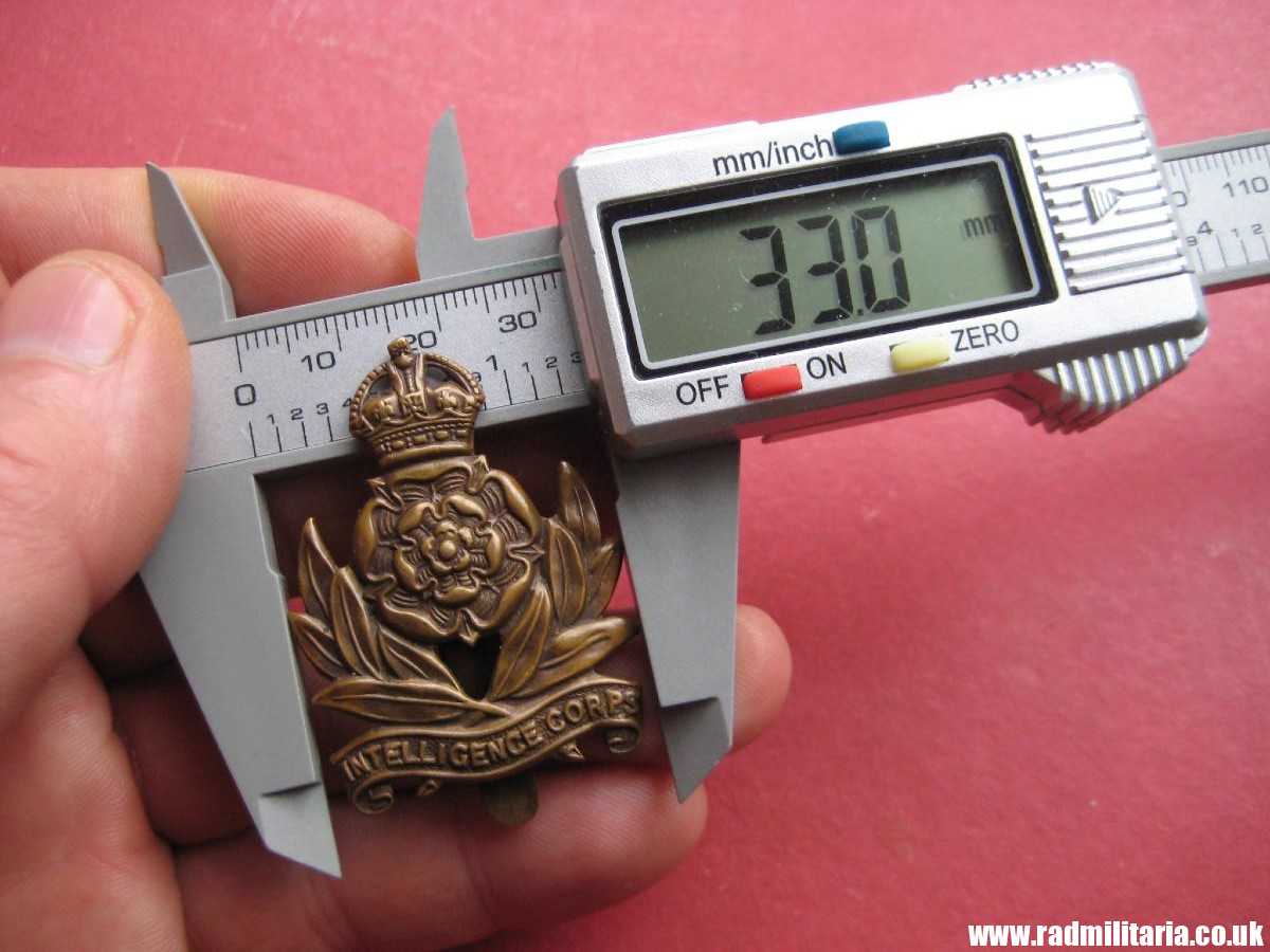 & WW2 original British INTELLIGENCE Corps CAP BADGE in v. good used condition. - Image 12