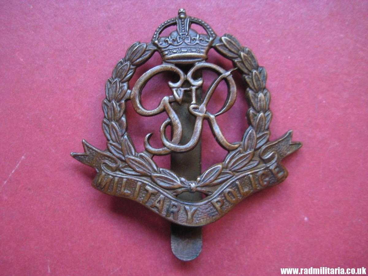 & WW2 original British Royal MILITARY POLICE Corps CAP BADGE in good used condition. - Image 2