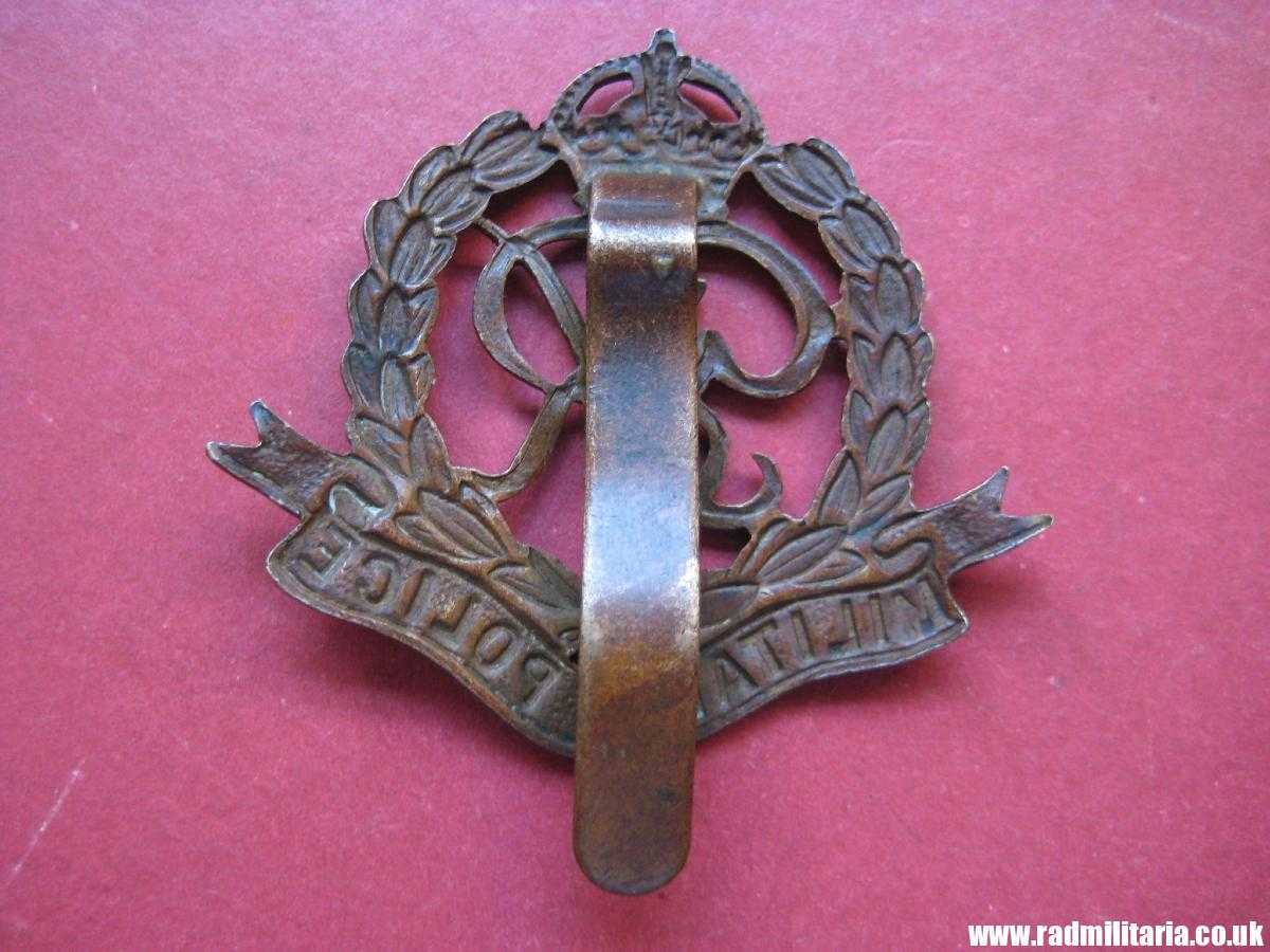 & WW2 original British Royal MILITARY POLICE Corps CAP BADGE in good used condition. - Image 3