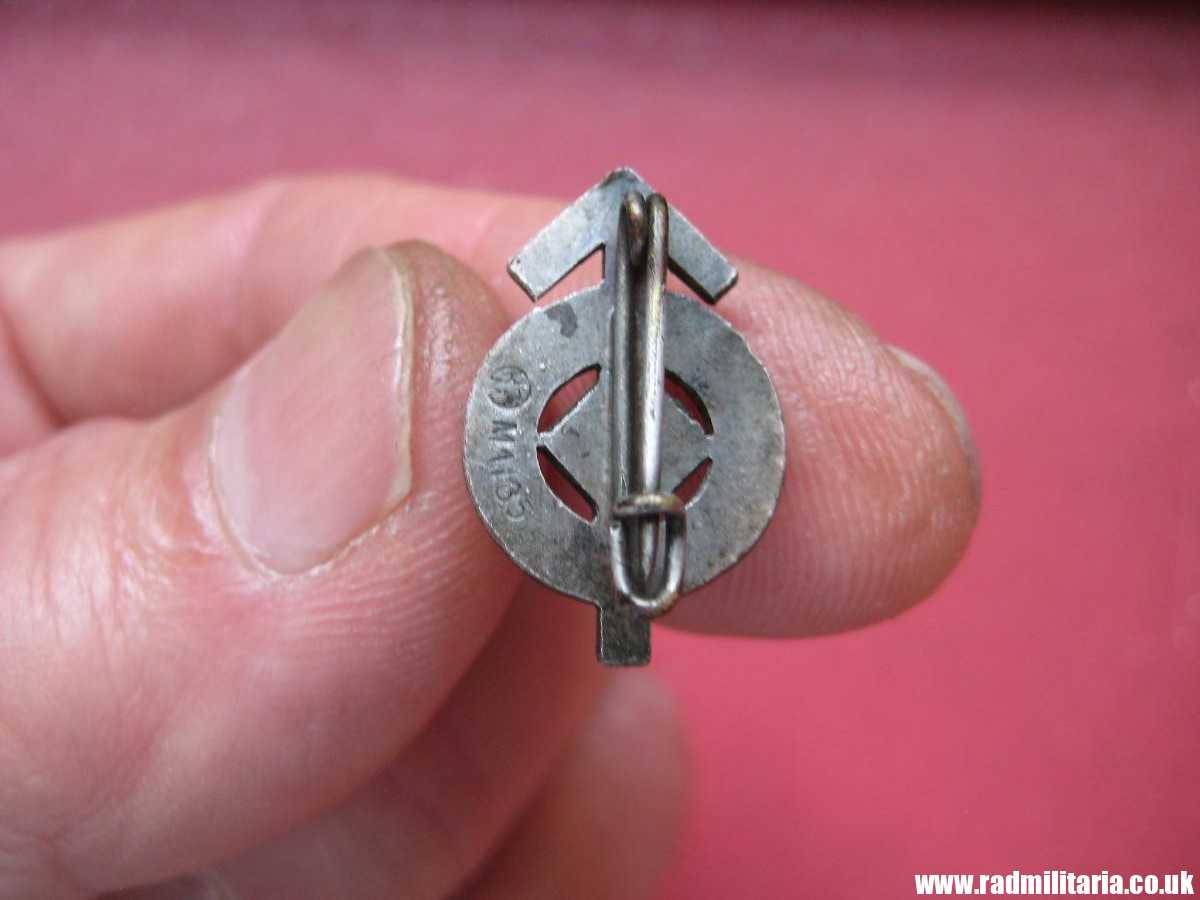 & WW2 German HitlerJugend miniature BADGE - FUR LEISTUNGEN IN DER H.J. - maker: RZM M1/35 - Image 4