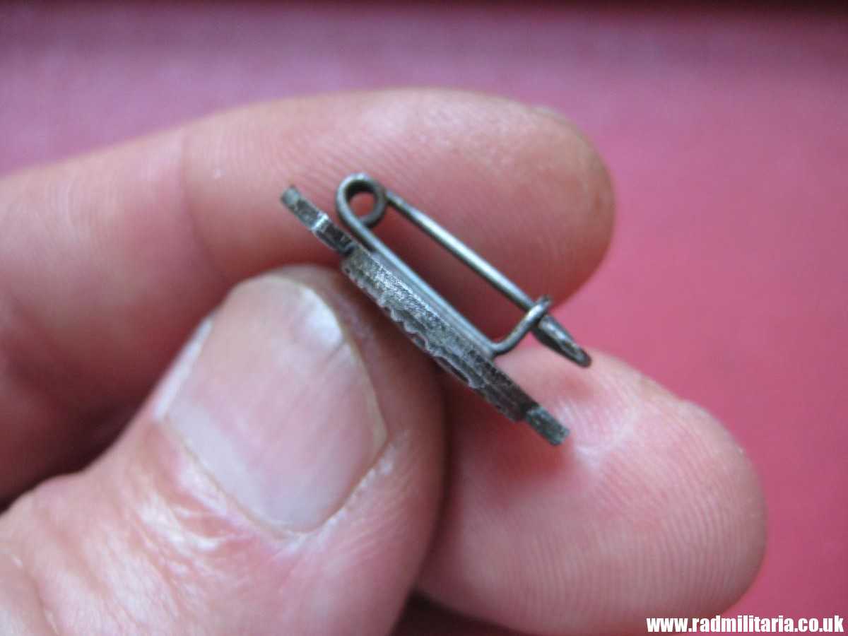 & WW2 German HitlerJugend miniature BADGE - FUR LEISTUNGEN IN DER H.J. - maker: RZM M1/35 - Image 7