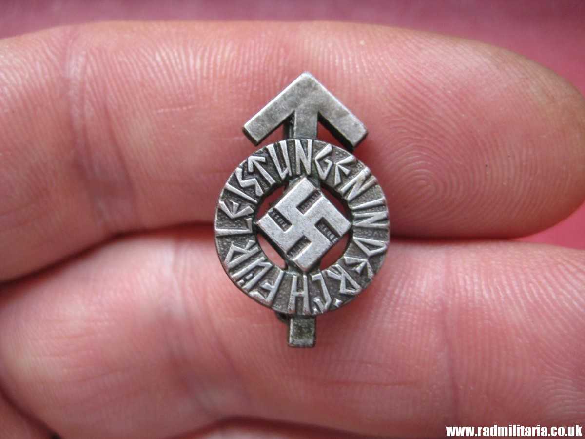 & WW2 German HitlerJugend miniature BADGE - FUR LEISTUNGEN IN DER H.J. - maker: RZM M1/35