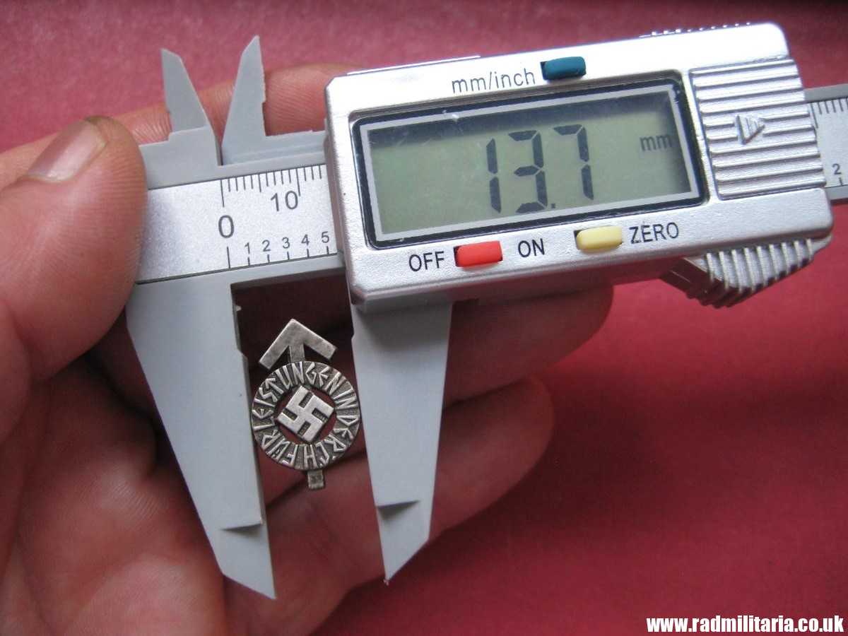 & WW2 German HitlerJugend miniature BADGE - FUR LEISTUNGEN IN DER H.J. - maker: RZM M1/35 - Image 10