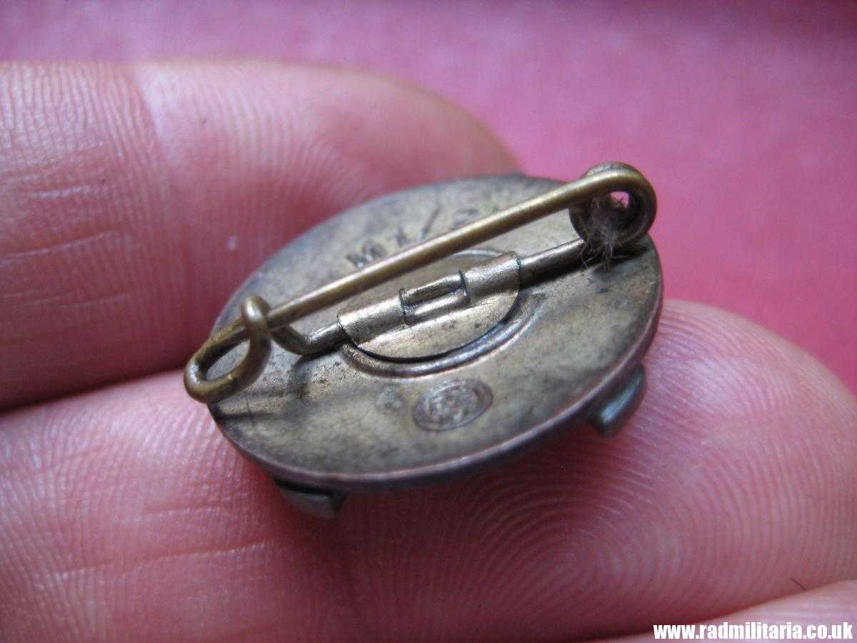 & original HJ SHOOTING namel BADGE - maker marks: RZM M1/25 in good condition. - Image 8