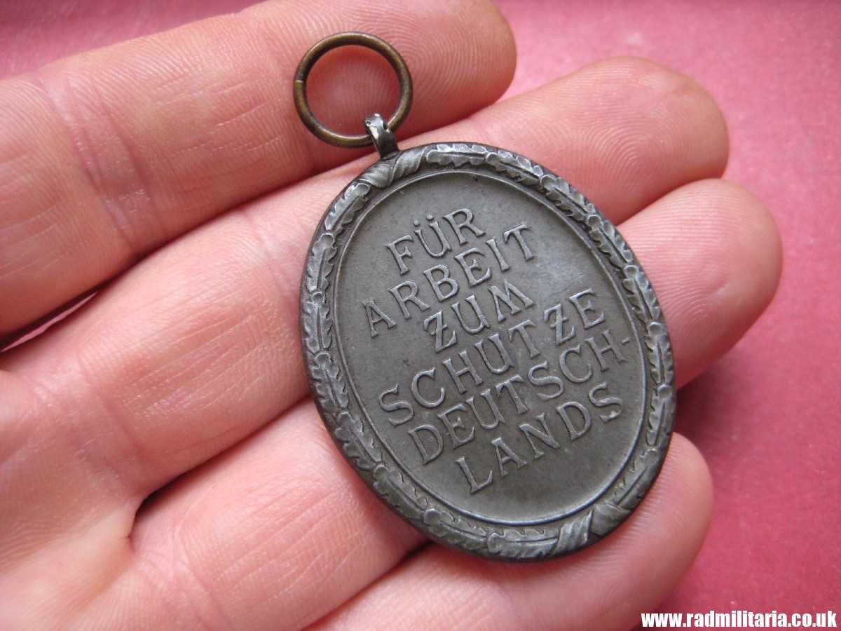 *& WW2 German WESTWALL Medal DEUTSCHES SCHUTZWALL-EHRENZEICH zinc MEDAL. genuine ! - Image 3