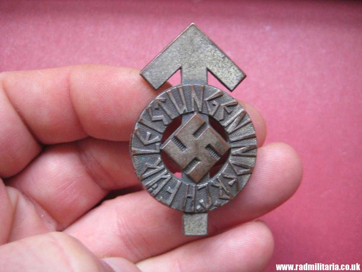 *& WW2 German HitlerJugend BADGE - FUR LEISTUNGEN IN DER H.J. - maker: RZM M1/35 - Image 7