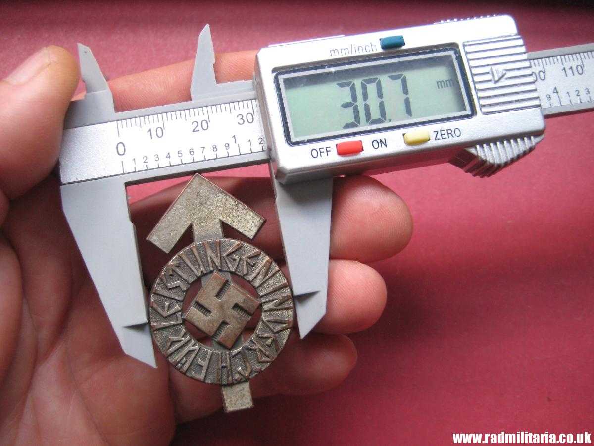 *& WW2 German HitlerJugend BADGE - FUR LEISTUNGEN IN DER H.J. - maker: RZM M1/35 - Image 10