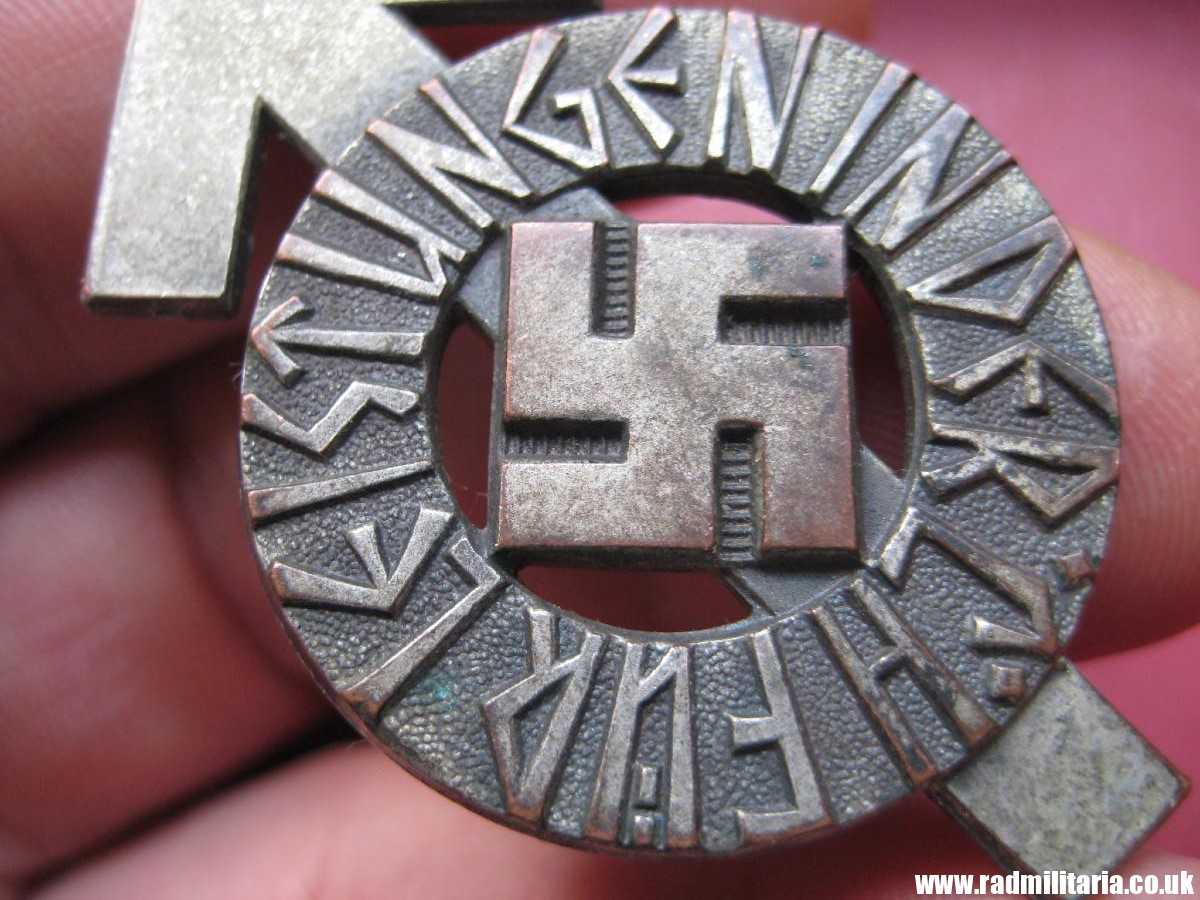 *& WW2 German HitlerJugend BADGE - FUR LEISTUNGEN IN DER H.J. - maker: RZM M1/35