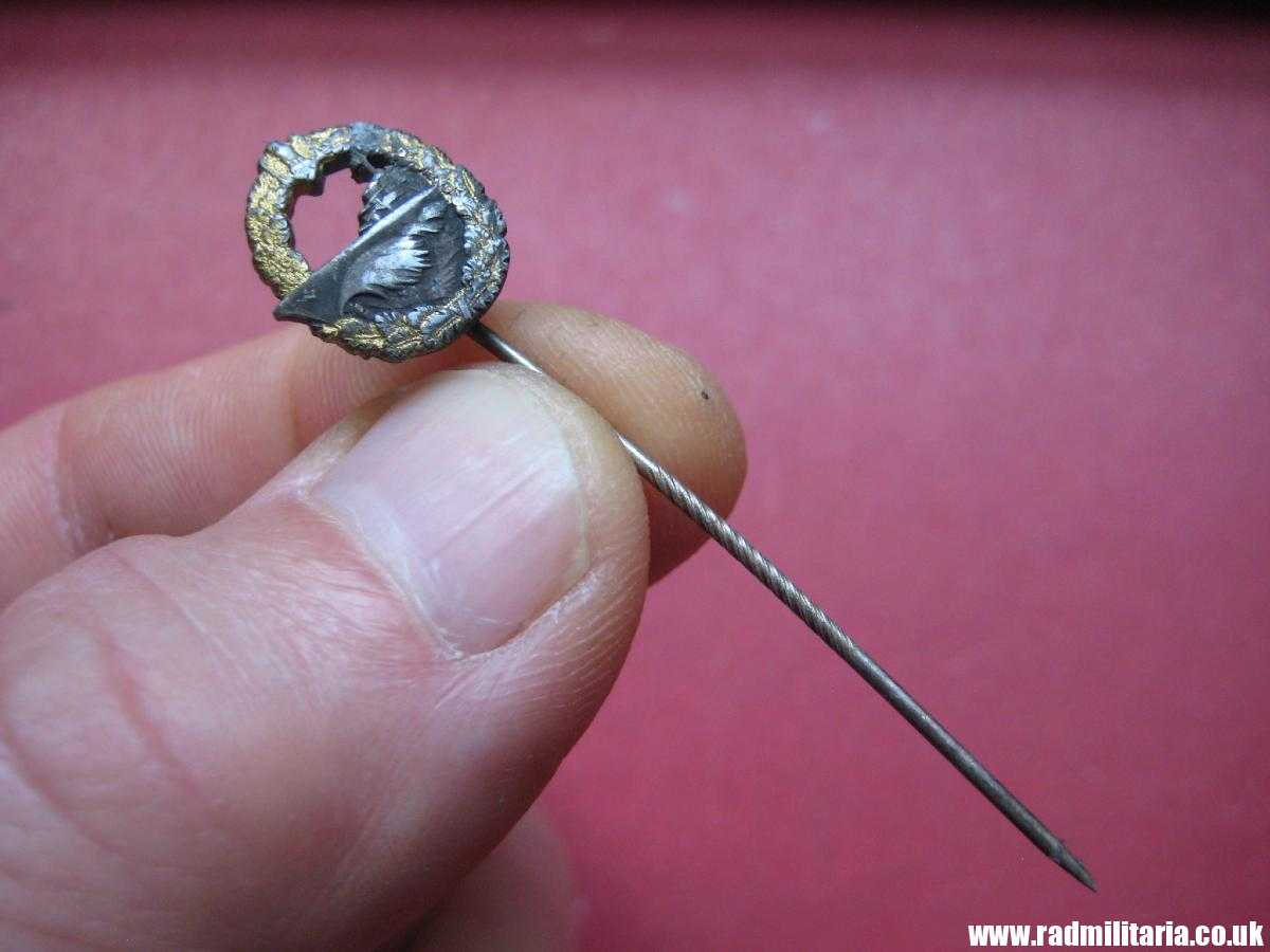 *& original WW2 German KRIEGSMARINE miniature DESTROYER WAR BADGE zinc pin badge. - Image 8