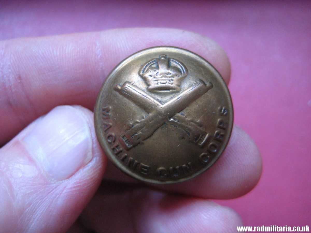 *& WW1 British MILITARY BUTTON - Machine Gun Corps MGC. large size button, size 26.3mm.