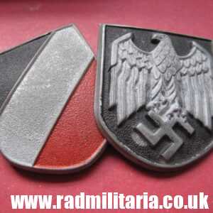 *& original Africa Corps AFRIKAKORPS 2 METAL BADGES - SET, zinc.
