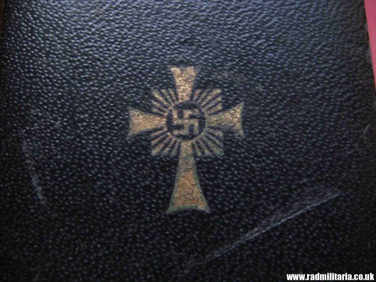 & WW2 original German enamel CROSS - DER DEUTSCHEN MUTTER - Gold class with original BOX, C.E. Juncker Berlin. - Image 10