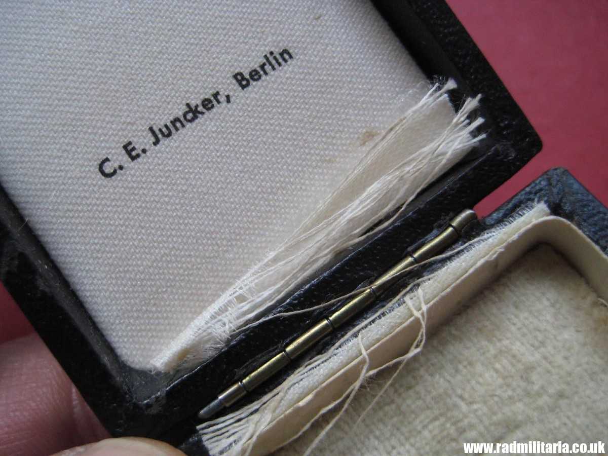 & WW2 original German enamel CROSS - DER DEUTSCHEN MUTTER - Gold class with original BOX, C.E. Juncker Berlin. - Image 15