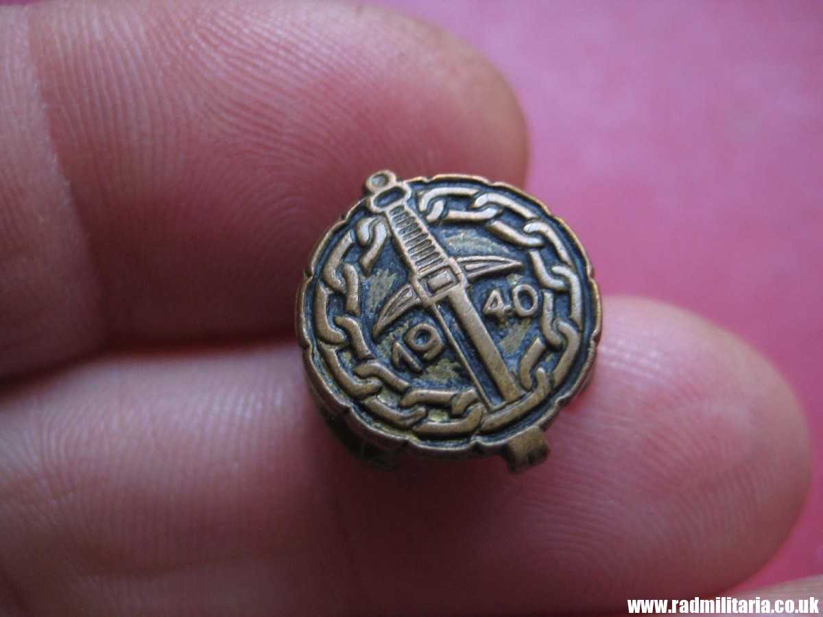 rare & WW2 Belgium Prisoner of War POW 1940 buttonhole LAPEL small BADGE - genuine.