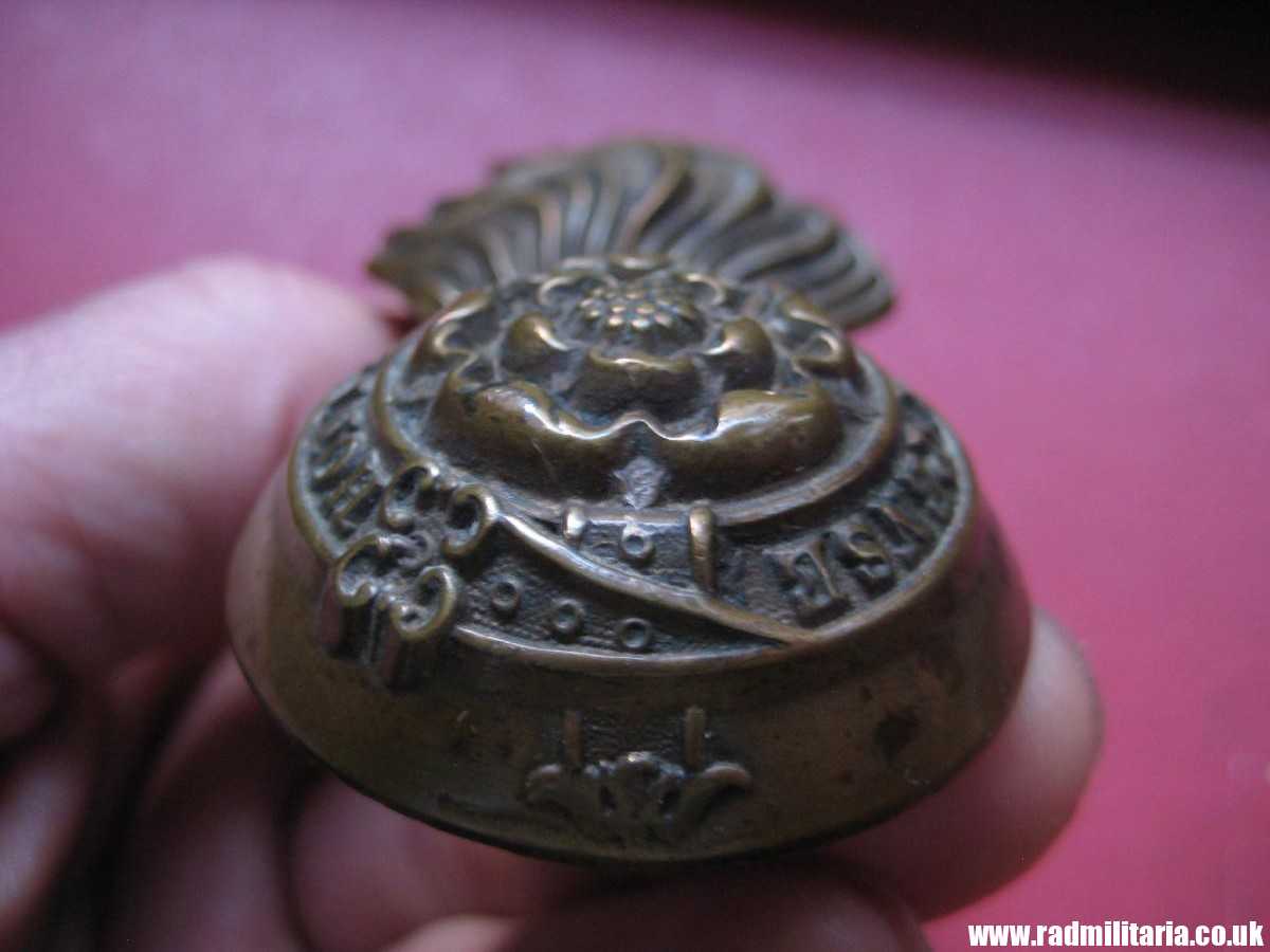 & WW1/WW2? British Army Royal Fusiliers Busby BADGE with King's Crown, genuine. - Image 18