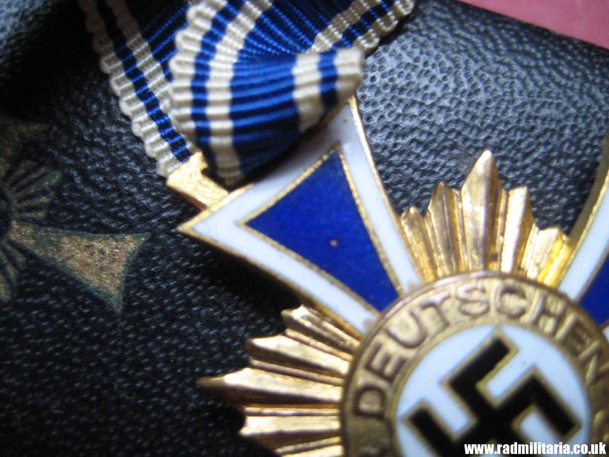 & WW2 original German enamel CROSS - DER DEUTSCHEN MUTTER - Gold class with original BOX, C.E. Juncker Berlin. - Image 6