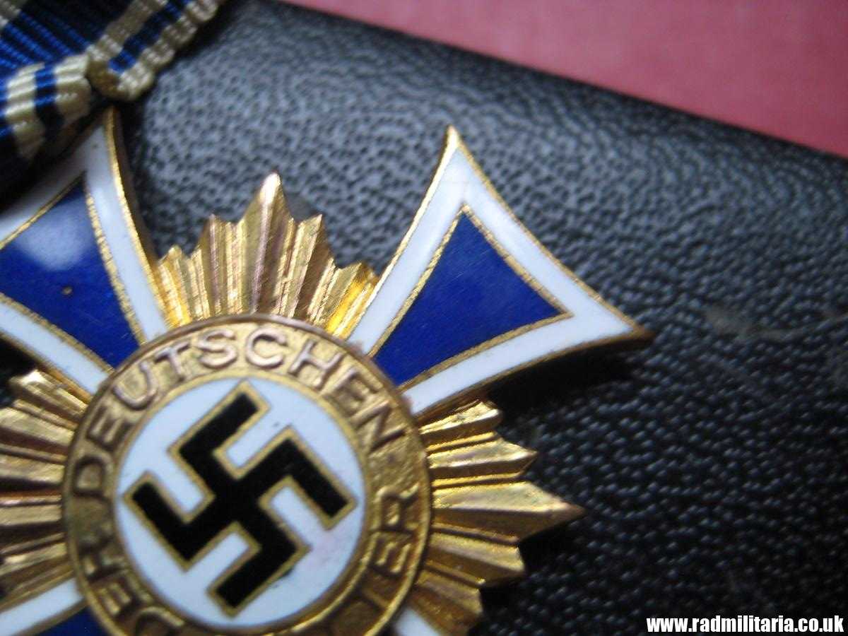 & WW2 original German enamel CROSS - DER DEUTSCHEN MUTTER - Gold class with original BOX, C.E. Juncker Berlin. - Image 5