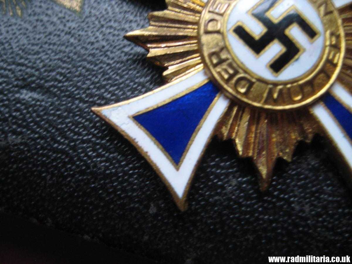 & WW2 original German enamel CROSS - DER DEUTSCHEN MUTTER - Gold class with original BOX, C.E. Juncker Berlin. - Image 8