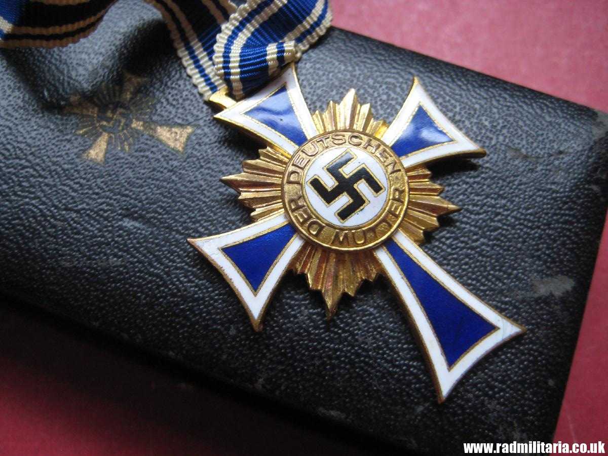 & WW2 original German enamel CROSS - DER DEUTSCHEN MUTTER - Gold class with original BOX, C.E. Juncker Berlin. - Image 9